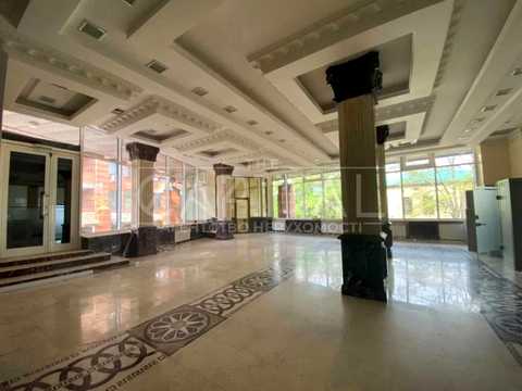 комерційна за адресою Лесі Українки бульв., 30