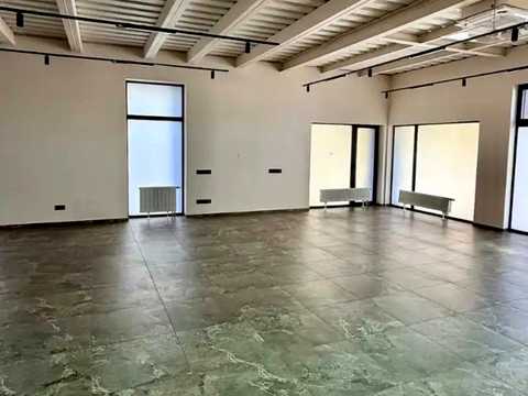 комерційна за адресою Ливарна вул., 4