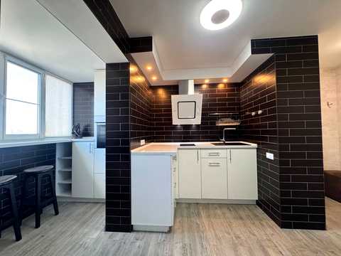 квартира за адресою Софії Русової вул., 1