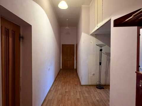 квартира за адресою Богдана Хмельницького вул., 63
