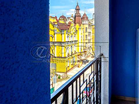 комерційна за адресою Дегтярна вул., 8