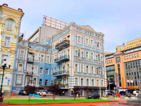 комерційна за адресою Володимирська вул., 48