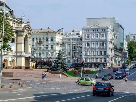 комерційна за адресою Володимирська вул., 48