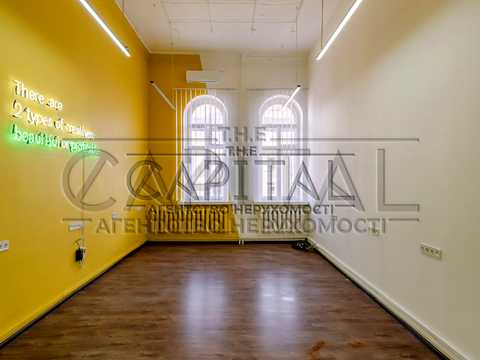 комерційна за адресою Володимирська вул., 9