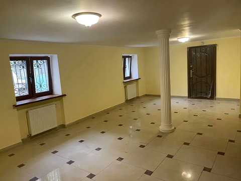 комерційна за адресою Клепарівська вул., 21