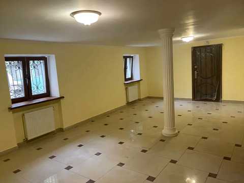 комерційна за адресою Клепарівська вул., 21