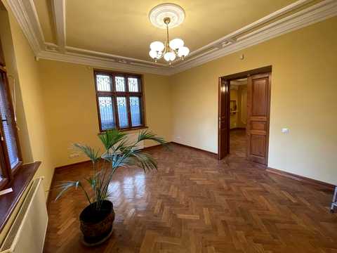 комерційна за адресою Клепарівська вул., 21