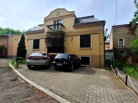 комерційна за адресою Клепарівська вул., 21