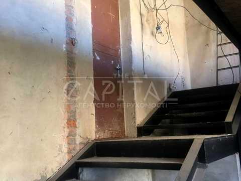 комерційна за адресою Дегтярна вул., 5