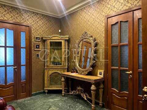 комерційна за адресою Банкова вул., 1/10
