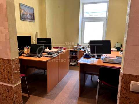 комерційна за адресою Мала Житомирська вул., 18