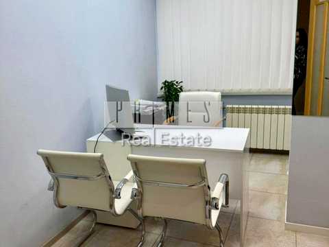 комерційна за адресою Дніпровська набережна вул., 25