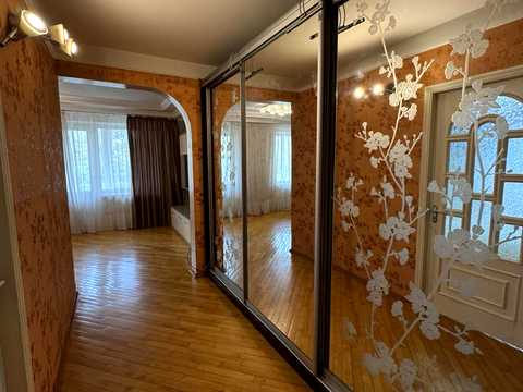 квартира за адресою Запоріжжя, Шкільна вул. (Героїв Сталінграда), 10