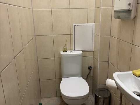 комерційна за адресою Академіка Володимира Гнатюка вул. (), 17