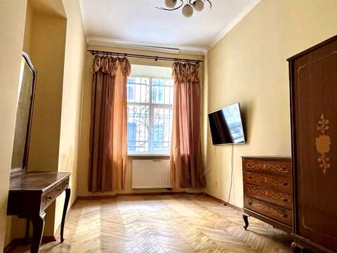 квартира за адресою Водна вул., 4