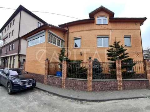 комерційна за адресою Куп'янська вул., 38