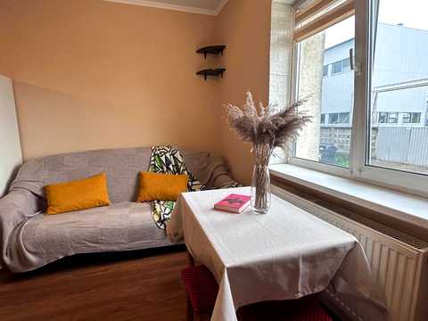 квартира за адресою Вишнева вул., 5