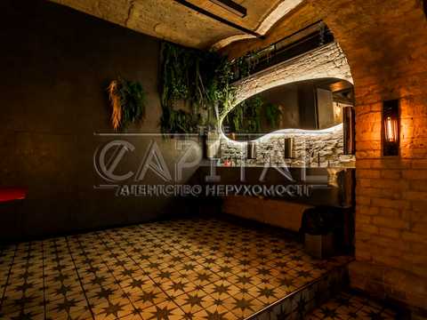 комерційна за адресою Бессарабська пл., 2