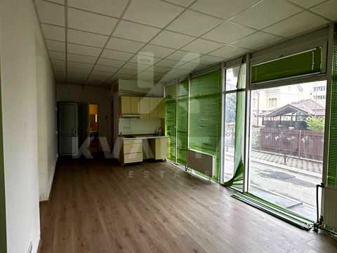 комерційна за адресою Центральна вул., 33-В