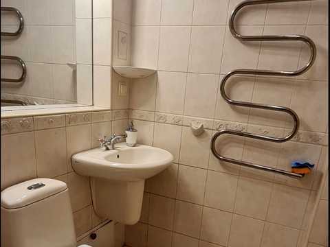 комерційна за адресою Володимирська вул., 81-Б