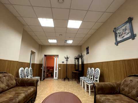 комерційна за адресою Миру вул., 90