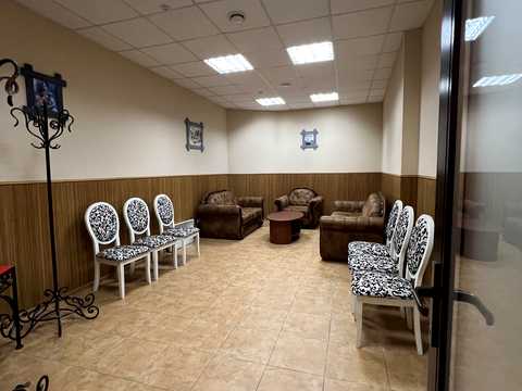 комерційна за адресою Миру вул., 90