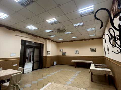 комерційна за адресою Миру вул., 90