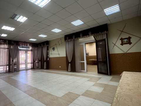 комерційна за адресою Миру вул., 90