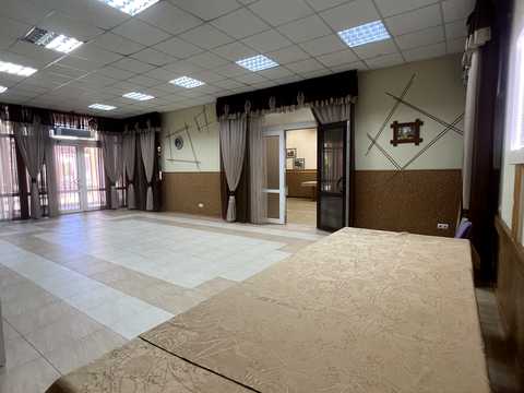 комерційна за адресою Миру вул., 90