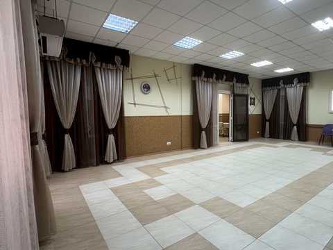 комерційна за адресою Миру вул., 90