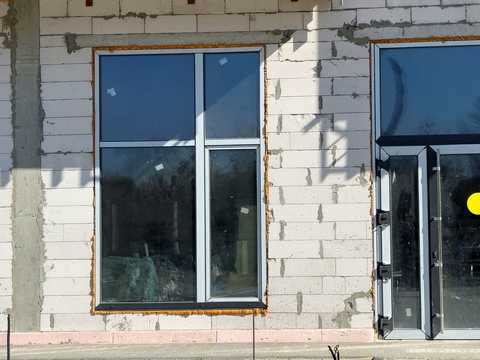 комерційна за адресою Тепловозна вул., 28