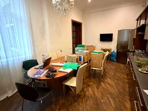 комерційна за адресою Театральна вул., 6