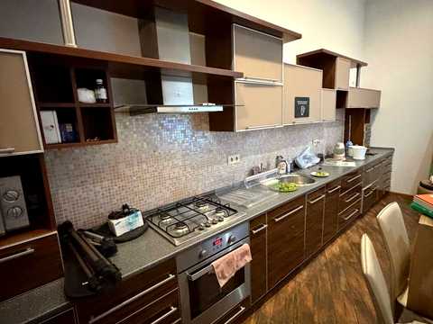 комерційна за адресою Театральна вул., 6