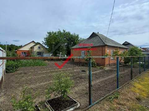 дом по адресу Середня