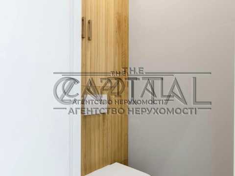 комерційна за адресою Джона Маккейна вул. (Івана Кудрі), 7