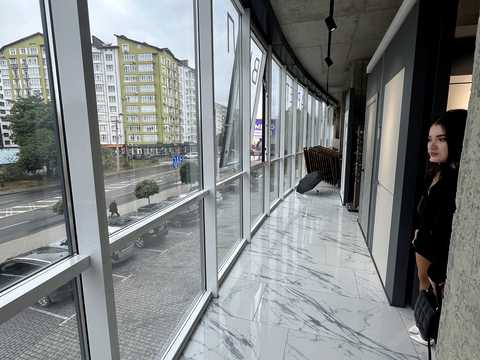 комерційна за адресою Володимира Івасюка вул., 1
