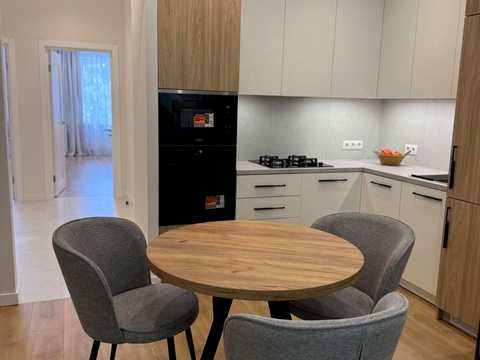 квартира за адресою Академіка Андрія Сахарова вул. (Суворова), 15