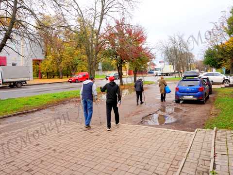 комерційна за адресою Каштанова вул., 2