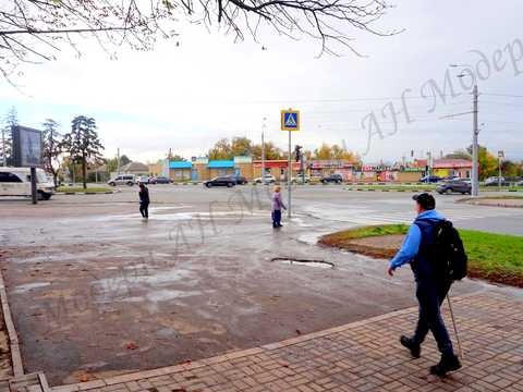 комерційна за адресою Каштанова вул., 2
