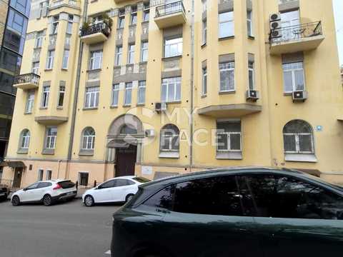 комерційна за адресою Круглоуніверситетська вул., 7