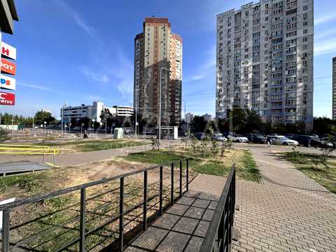 комерційна за адресою Драгоманова вул., 12