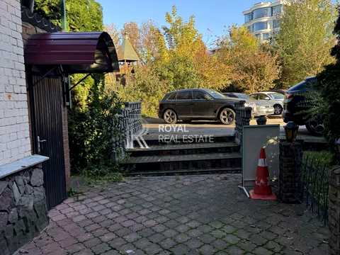 комерційна за адресою Велика Житомирська вул., 4-В
