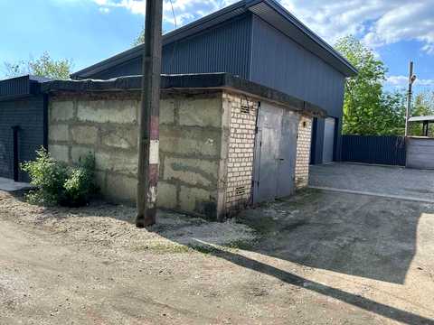паркомісце за адресою Космонавтів вул., 5