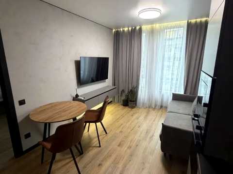 квартира за адресою Космічна вул., 5