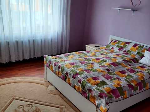 будинок за адресою  Хуст, Головна, 111