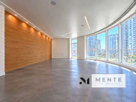 комерційна за адресою Андрія Верхогляда вул. (Михайла Драгомирова), 15