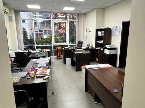 комерційна за адресою Крутогірний узвіз (Рогальова), 28