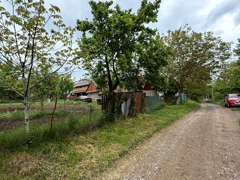 ділянка за адресою Чернівці, Лужанська вул.