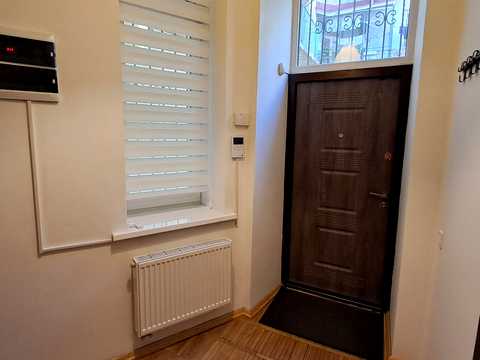 комерційна за адресою Леоніда Глібова вул., 10