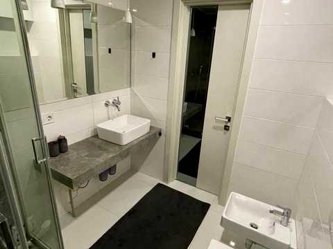 квартира за адресою Тролейбусна вул., 5Б
